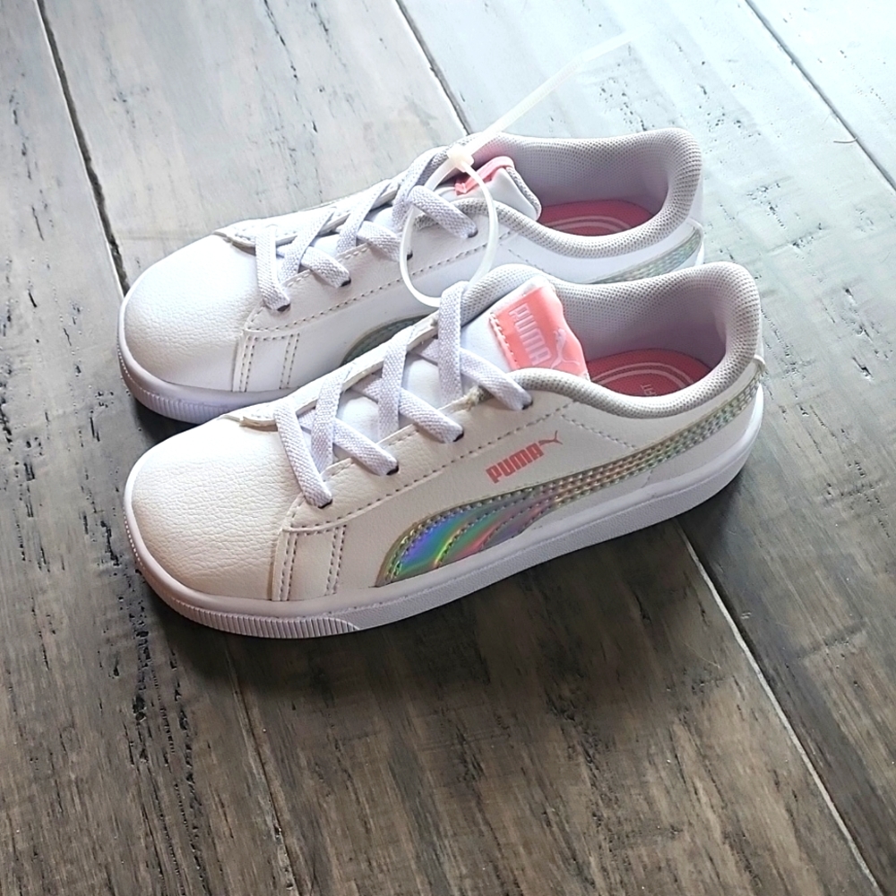 NWT Toddler Girls Pumas, size 10